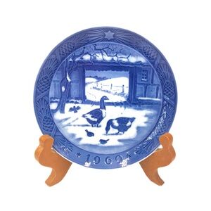 Vintage 1969 Royal Copenhagen “IN THE OLD FARMYARD”Decorative Blue Plate Denmark